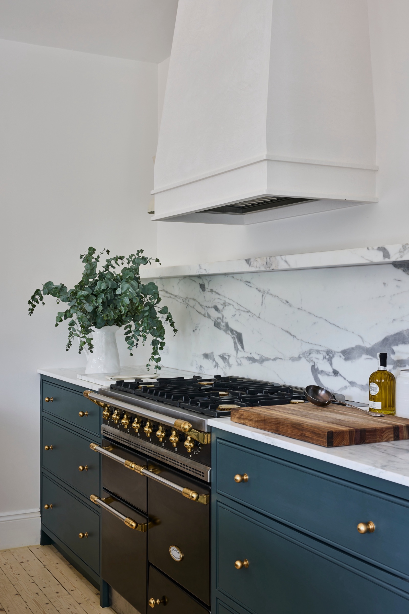 Marble splashback behind a range, Manly